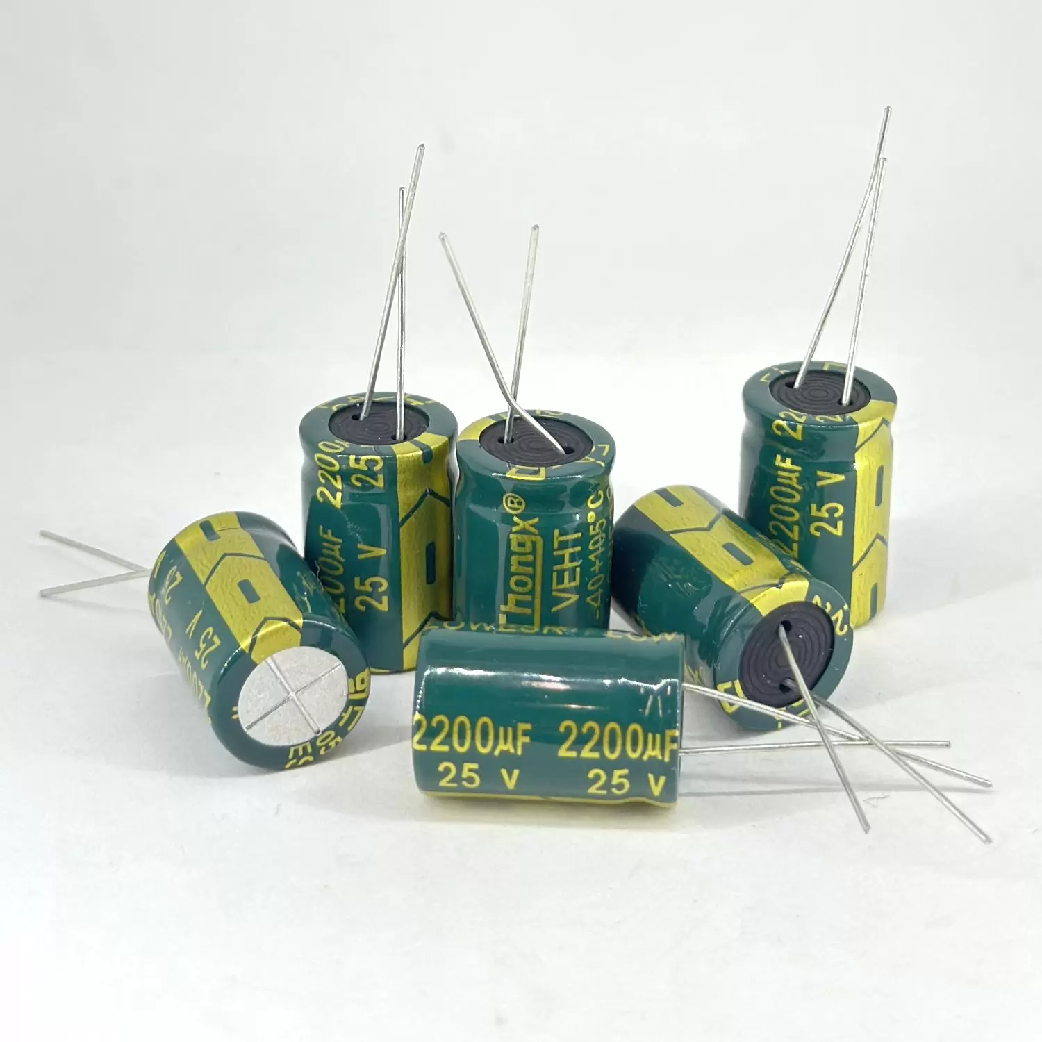Электролитические конденсаторы 2200 мкф x 25 В - 13x20 мм 105 °C ChongX (Low ESR) Купить Электролитические конденсаторы 2200 мкф x 25 В - 13x20 мм 105 °C ChongX (Low ESR) по низкой цене