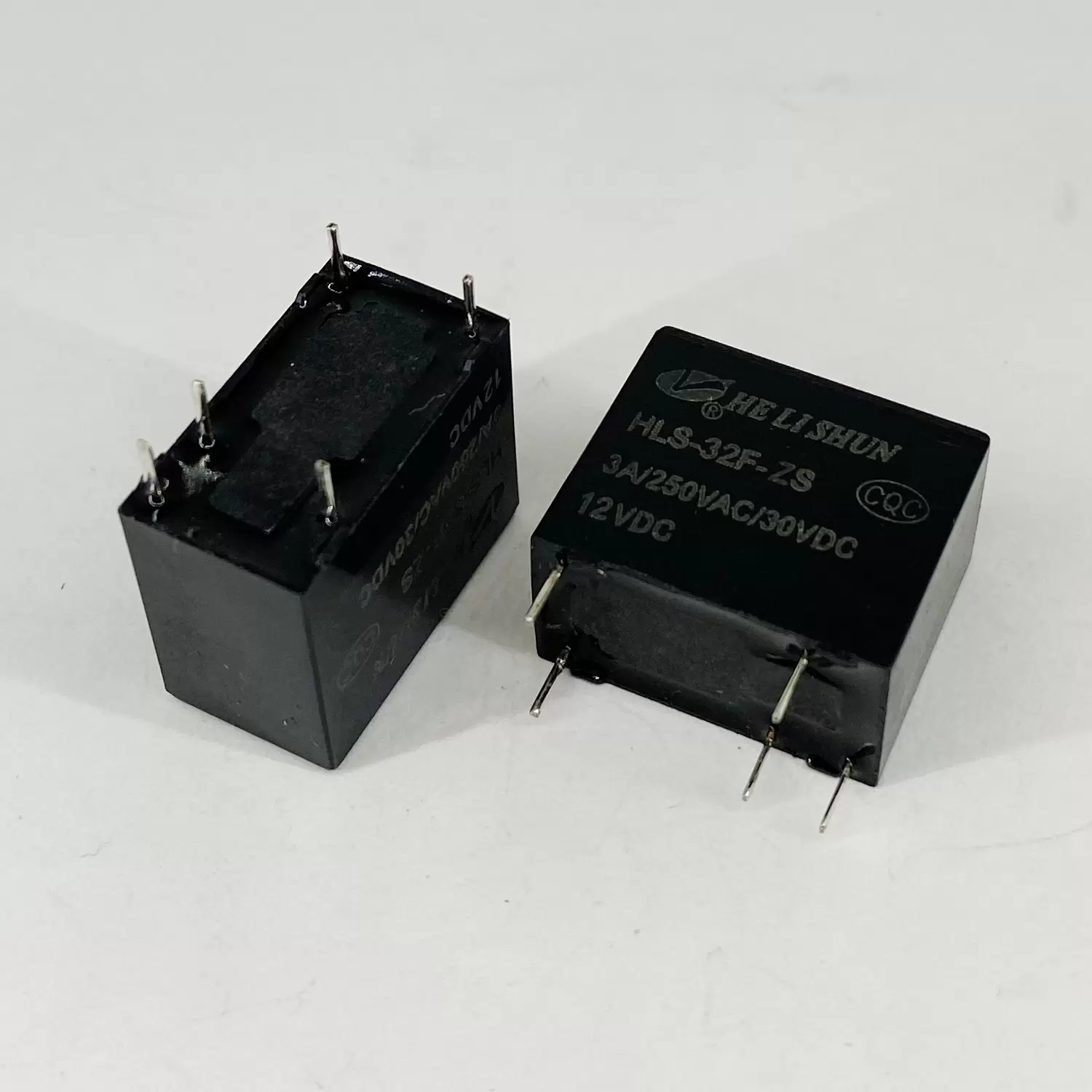 Купить Реле HELISHUN HLS-32F-ZS-12V ток-3A по низкой цене