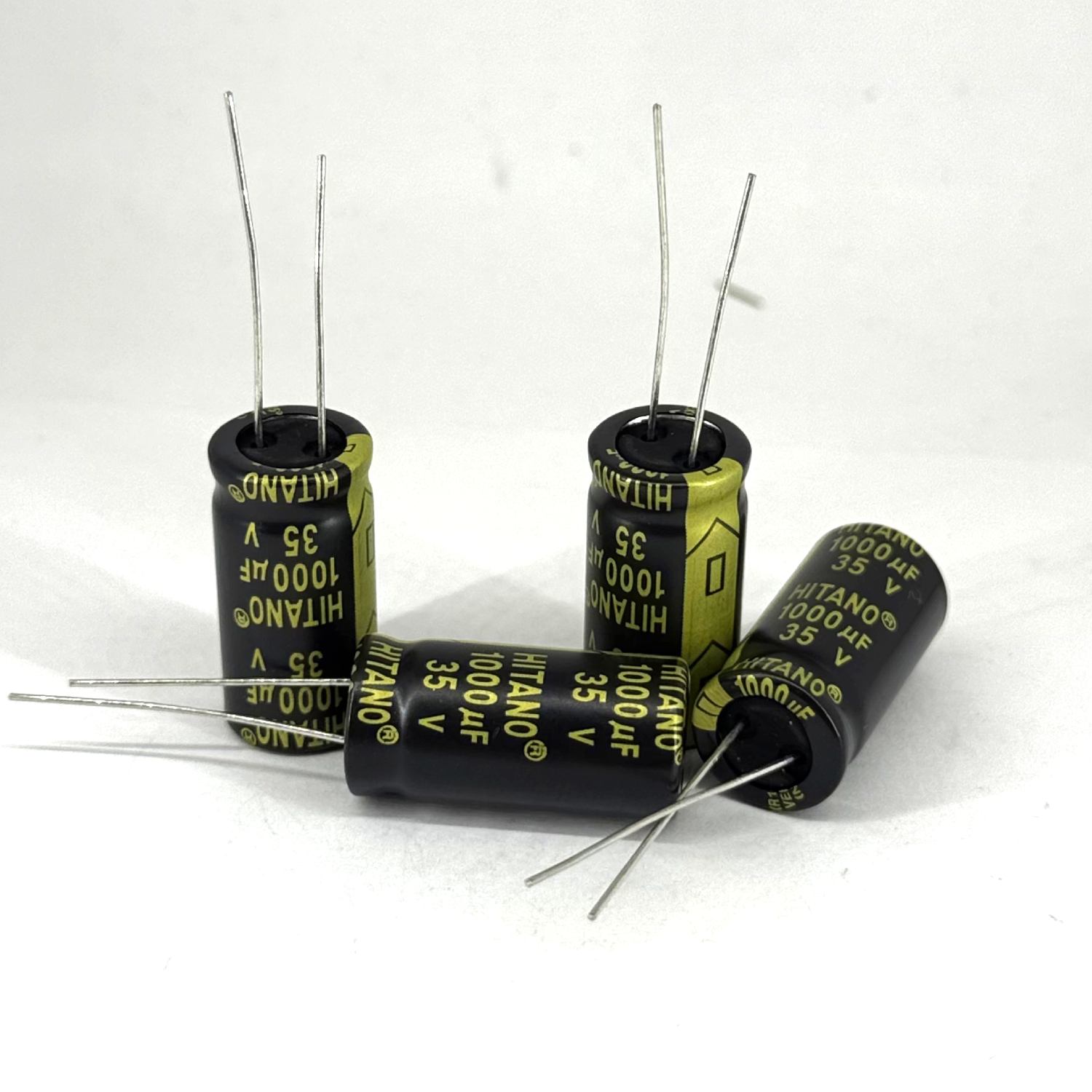 Купить Электролитические конденсаторы 1000 мкф x 35 В - 13x26 мм 105 °C HITANO (LOW ESR) по низкой цене