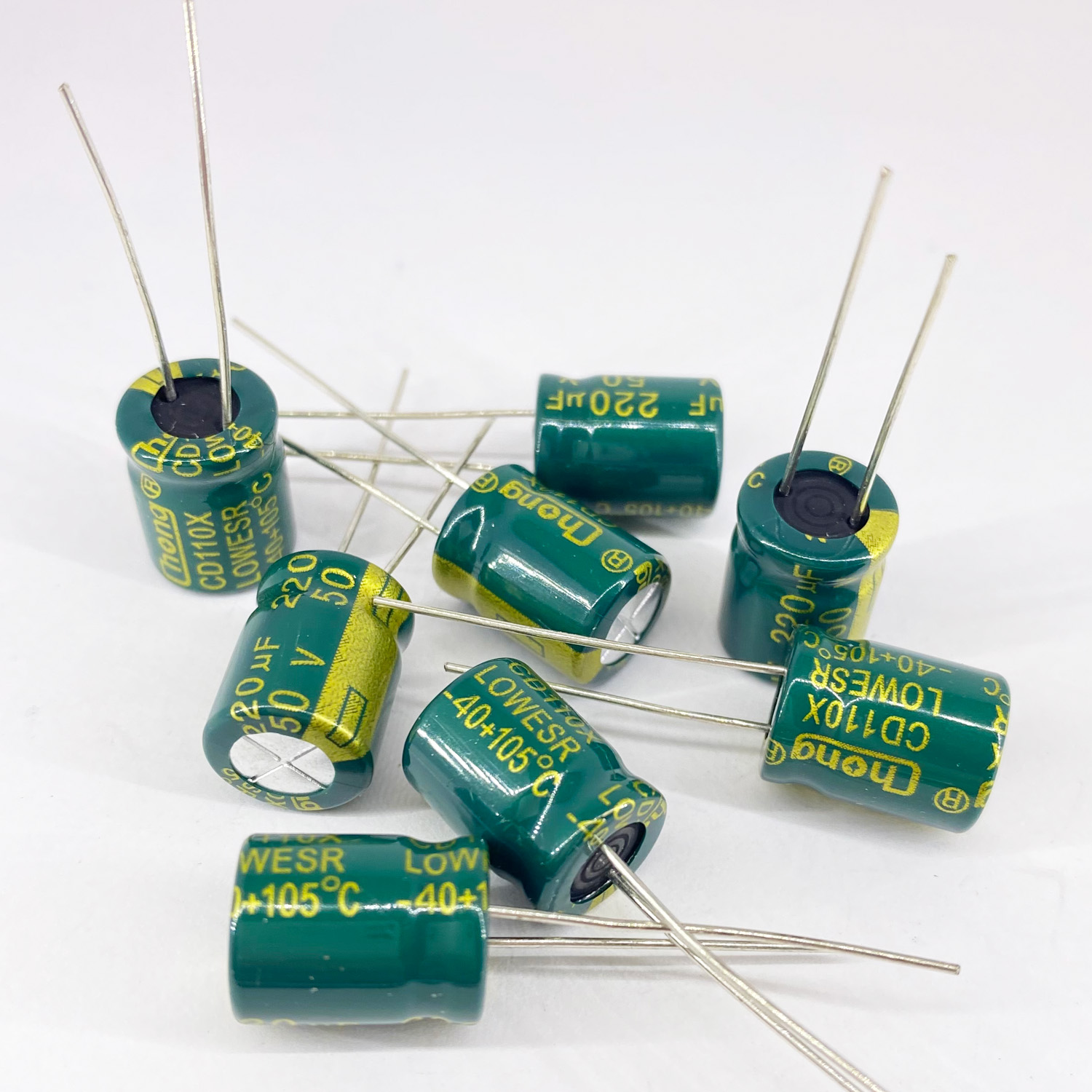 Электролитические конденсаторы 220 мкф x 50 В - 10x13 мм 105 °C ChongX, фото