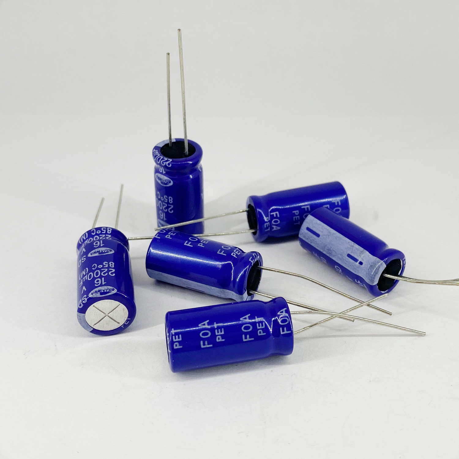 Электролитические конденсаторы 2200 мкф x 16 В - 13x20 мм 85 °C SAMWHA, фото