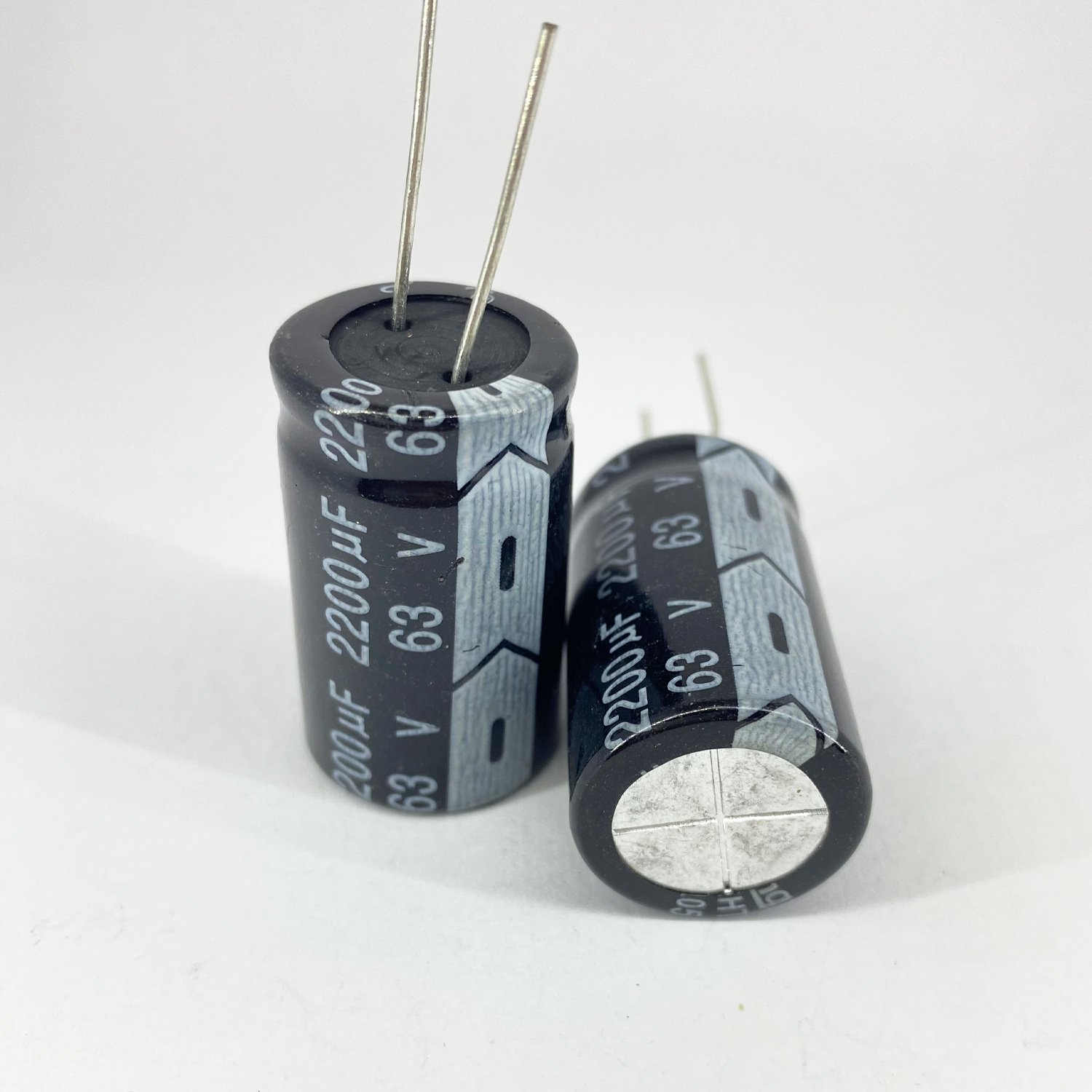 Электролитические конденсаторы 2200 мкф x 63 В - 18x32 мм 105 °C ChongX, фото