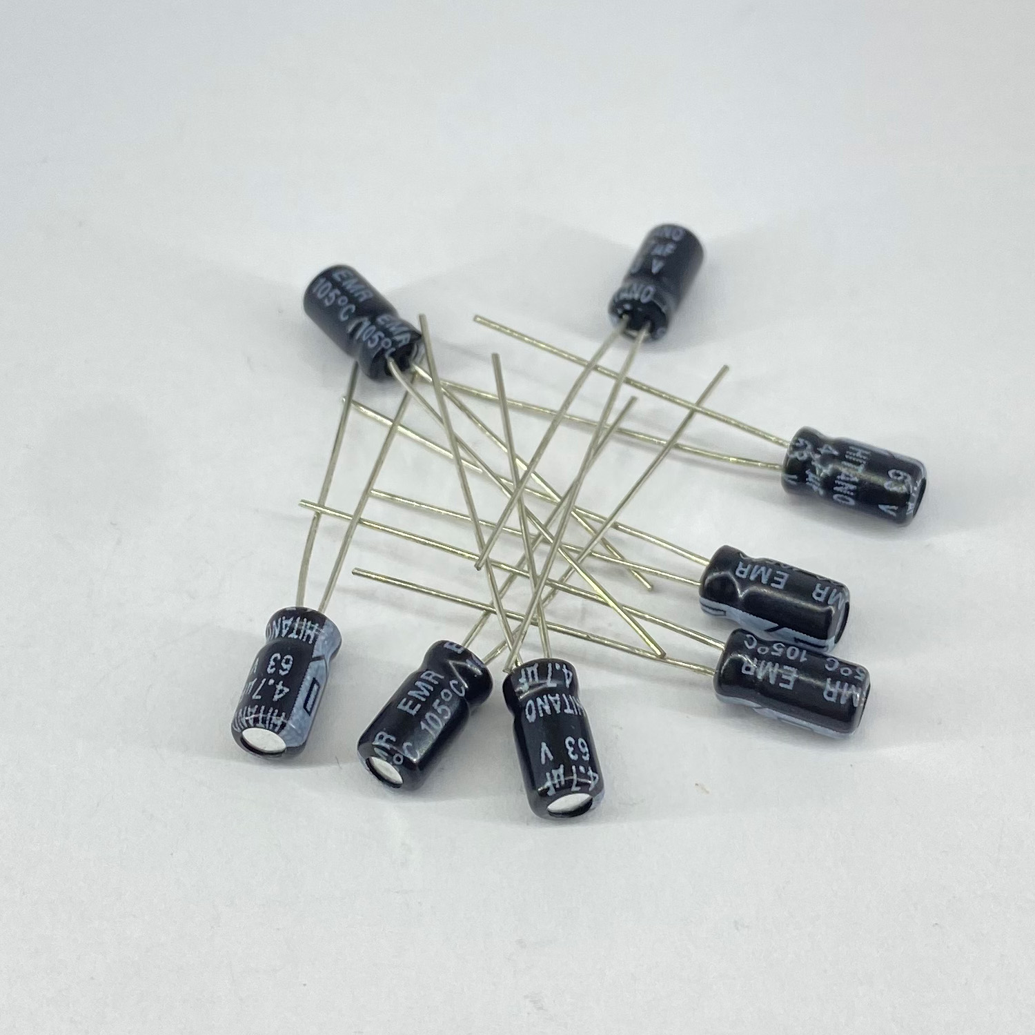 Электролитические конденсаторы 4,7 мкф x 63 В - 4x7 мм 105 °C HITANO (миниатюрные), фото