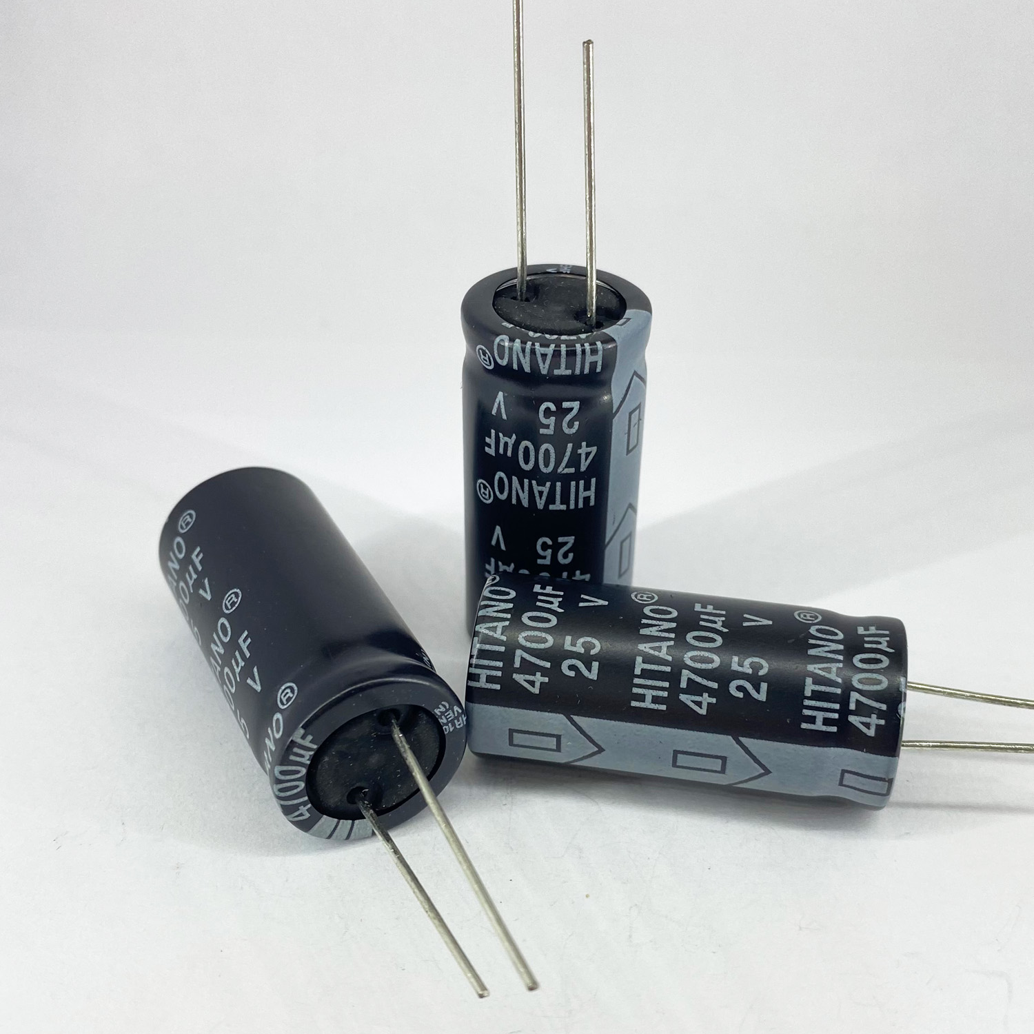 Электролитические конденсаторы 4700 мкф x 25 В - 16x36 мм 105 °C HITANO, фото