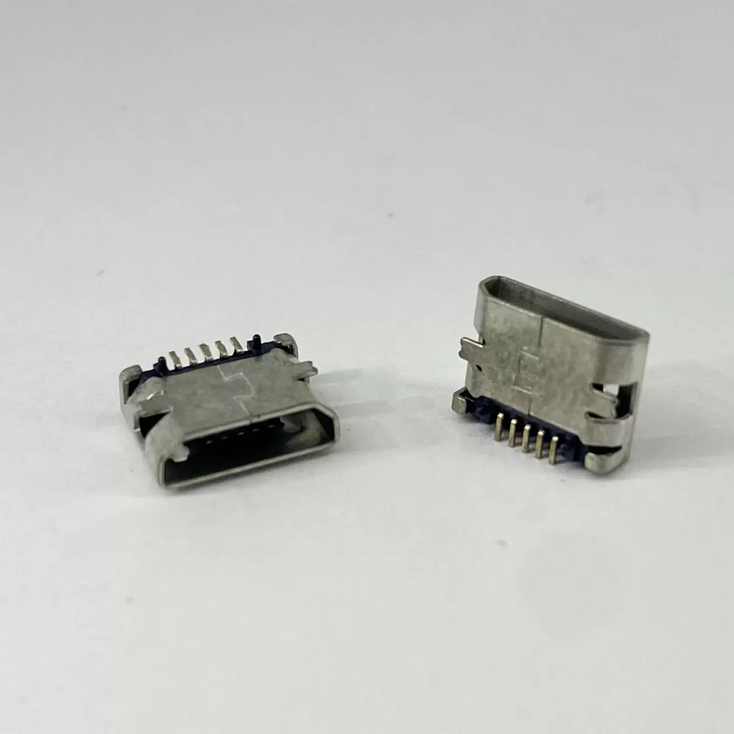 Гнездо №7 micro USB B, 5 контактов, 4 вывода SMD Купить Гнездо №7 micro USB B, 5 контактов, 4 вывода SMD по низкой цене