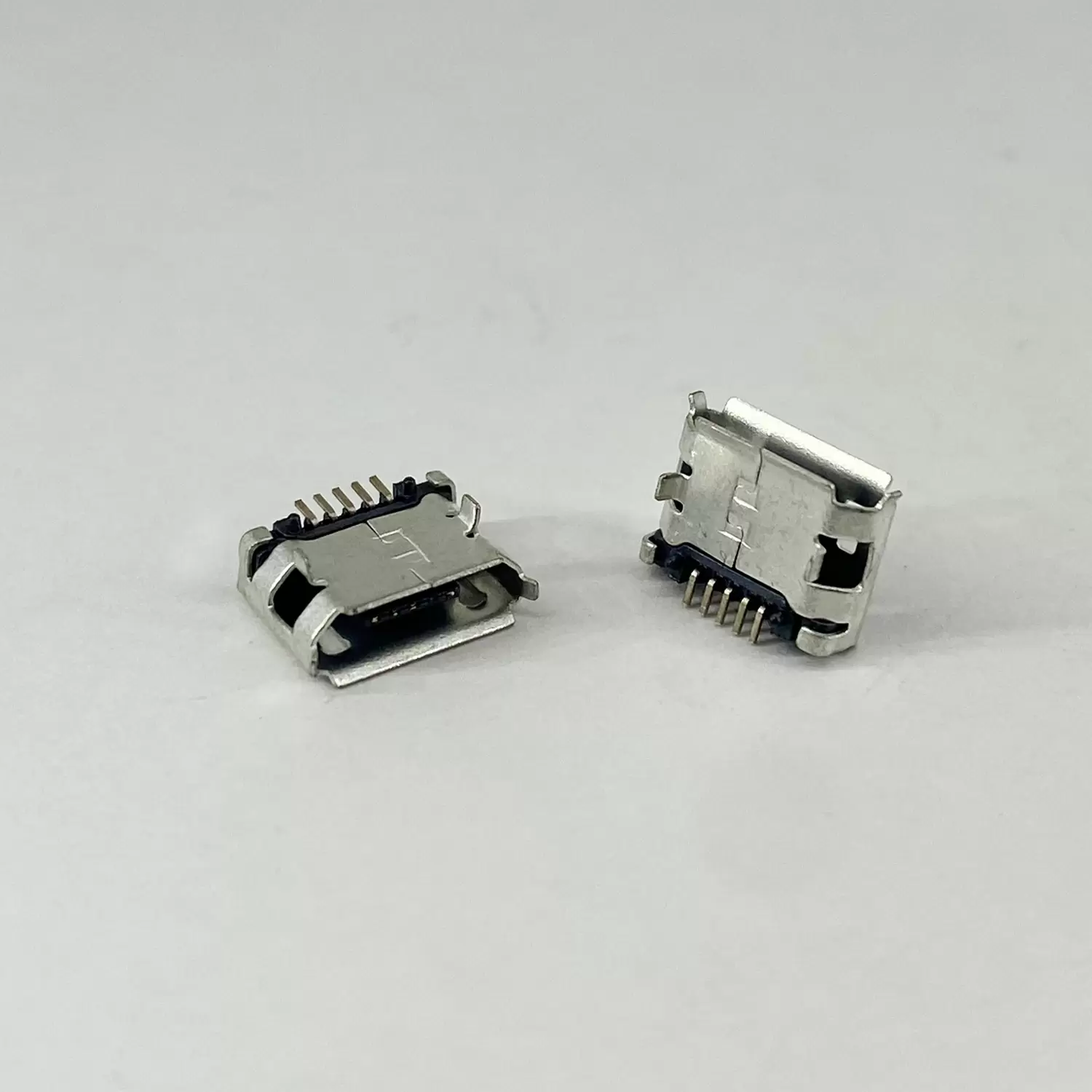 Гнездо №2 micro USB B 5 P, 5 контактов, 2 вывода DIP Купить Гнездо №2 micro USB B 5 P, 5 контактов, 2 вывода DIP по низкой цене